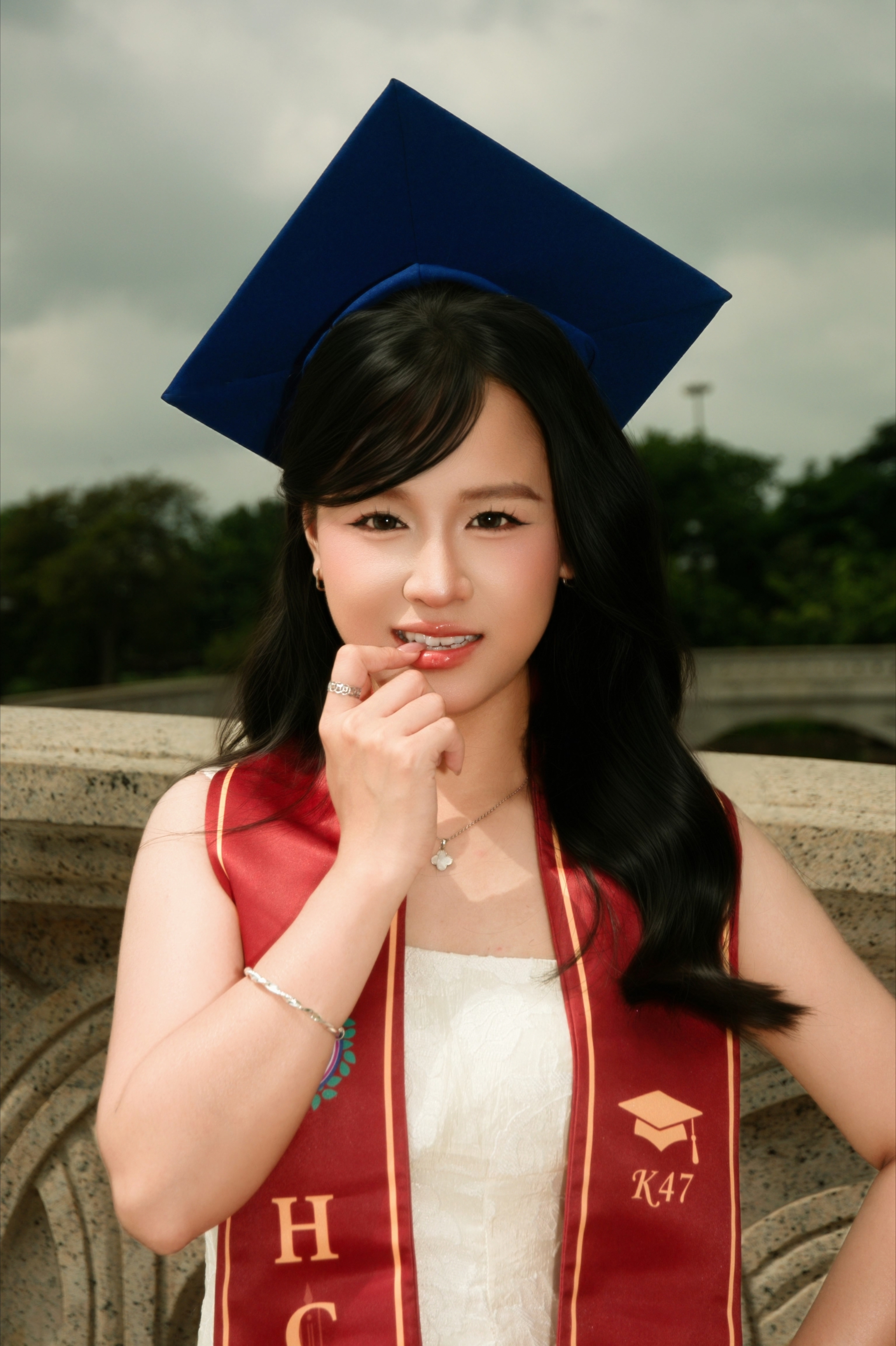 Kim Ngân tốt nghiệp 2