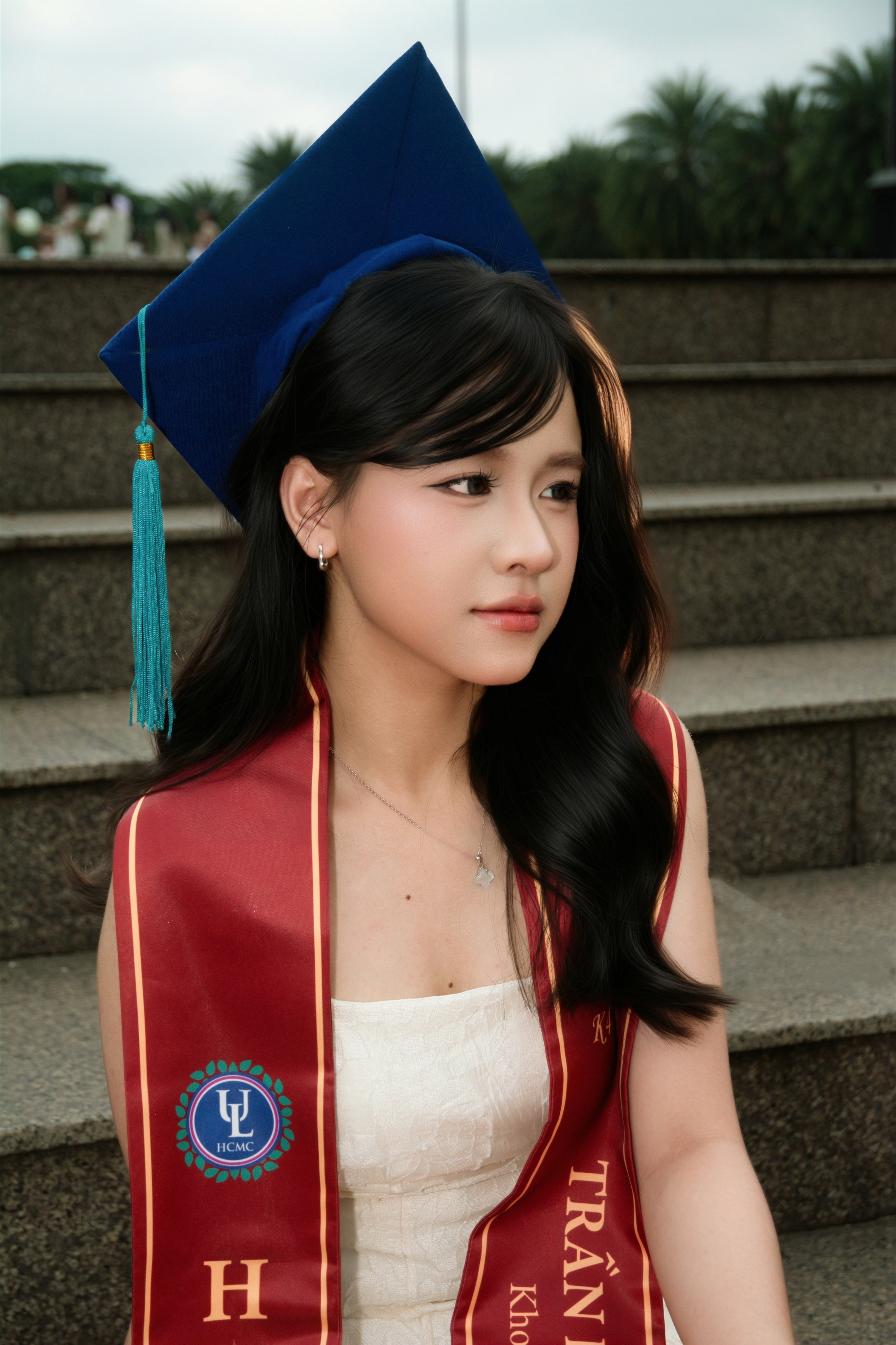 Kim Ngân tốt nghiệp 5